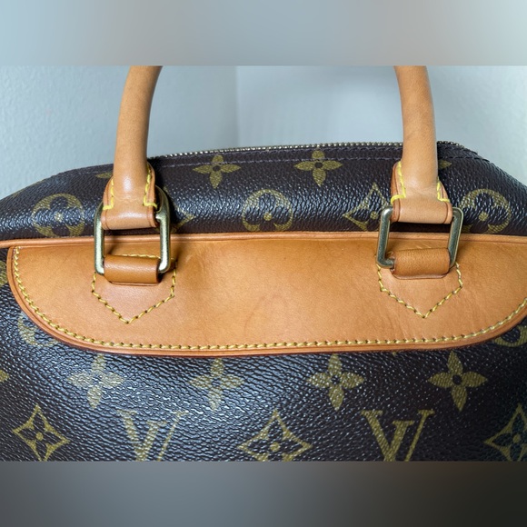 LOUIS VUITTON MONOGRAM DEAUVILLE BAG - Picture 6 of 15